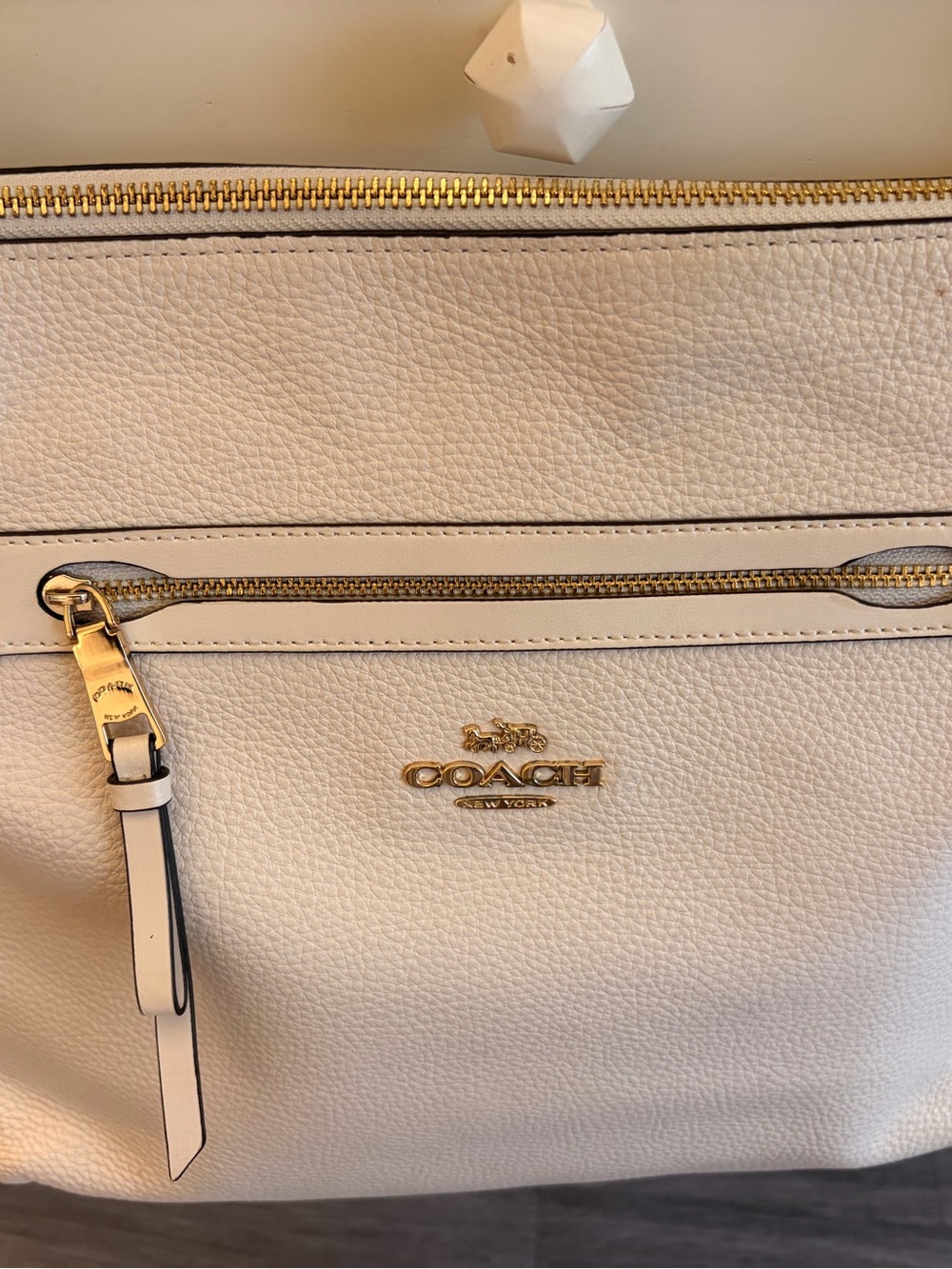Authentic Like New Coach Pebbled Leather Crossbody Bag in white and Gold Hardwar
